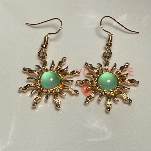 Vintage Sun Earrings Bohemian Jewellery Green Stone Gothic Gold - Picture 4 of 11